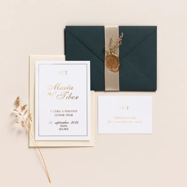 Zlaté svadobné oznámenie s rámikom zelenou obálkou a pečaťou